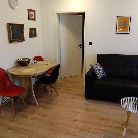 Cute Apartment Marla Art Close To Center Pula Exterior foto