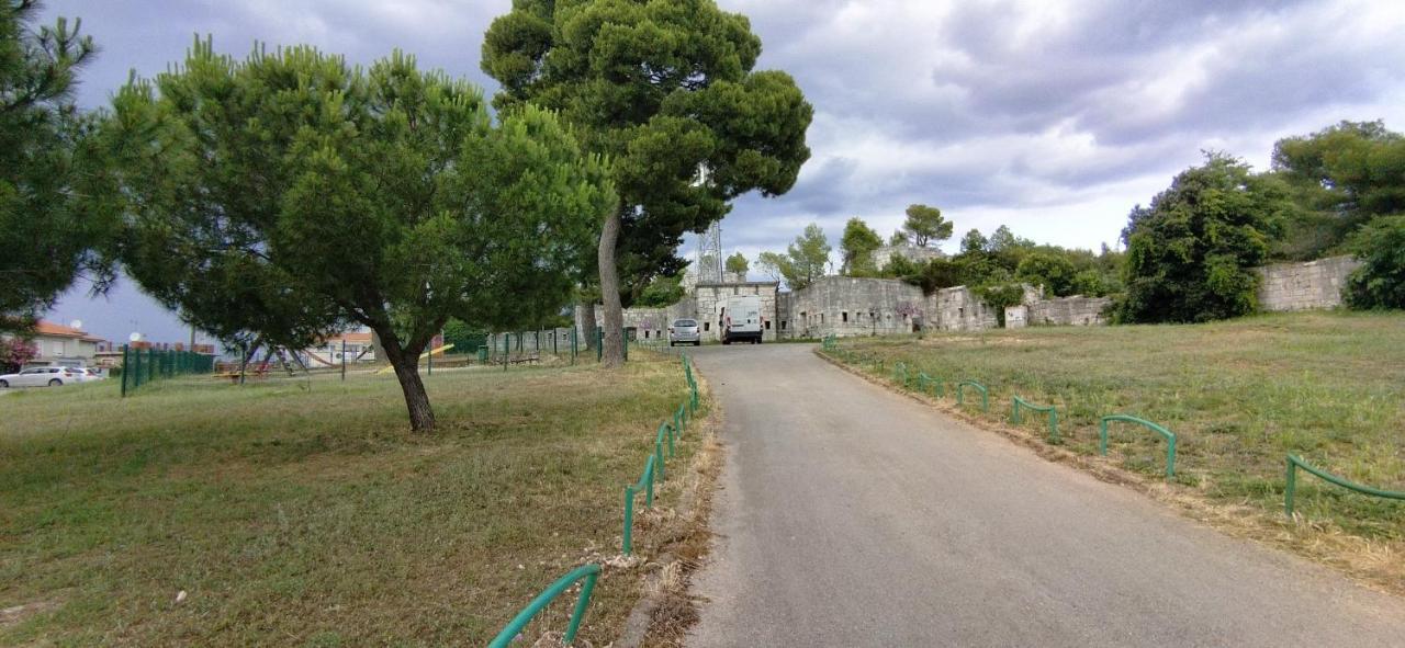 Cute Apartment Marla Art Close To Center Pula Exterior foto